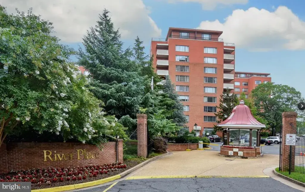 1121 Arlington Blvd #520, ARLINGTON