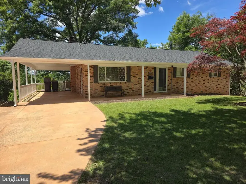 6318 Barrs Ln, LANHAM
