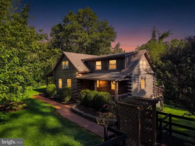229 Grand View Rd, Washington
