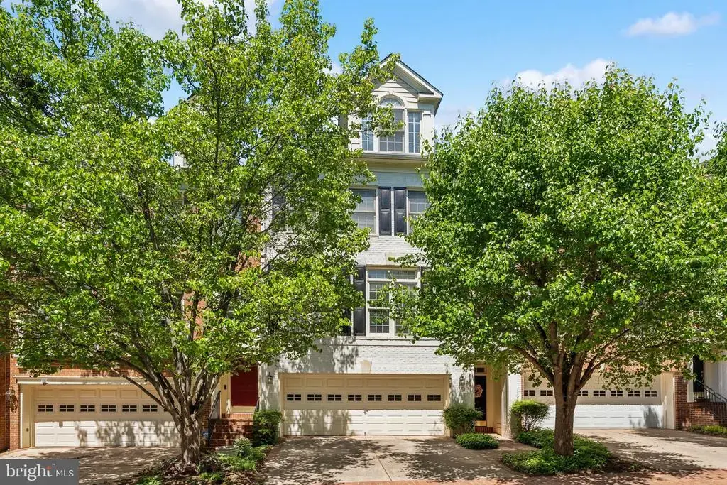 7489 Carriage Hills Dr, MCLEAN