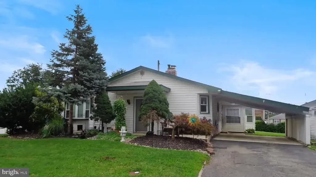 32 Valley, LEVITTOWN