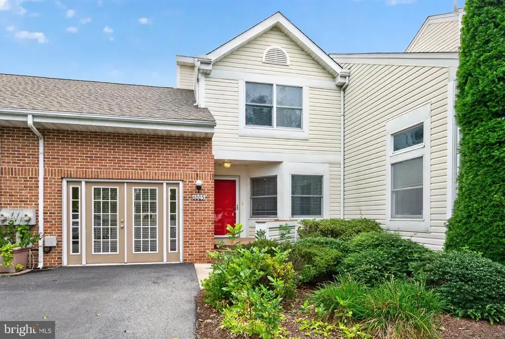 6005 Bridgepointe Dr, CHESTER