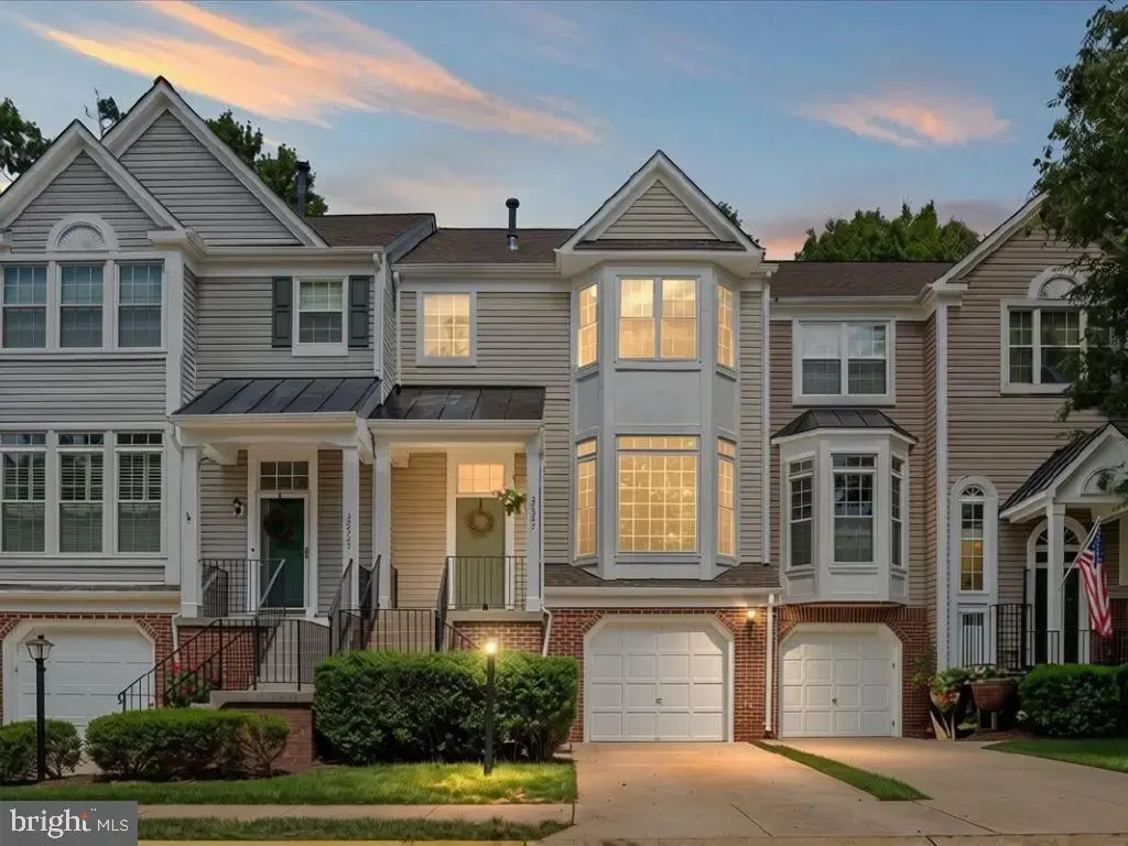 20547 Warburton Bay Sq #37, STERLING