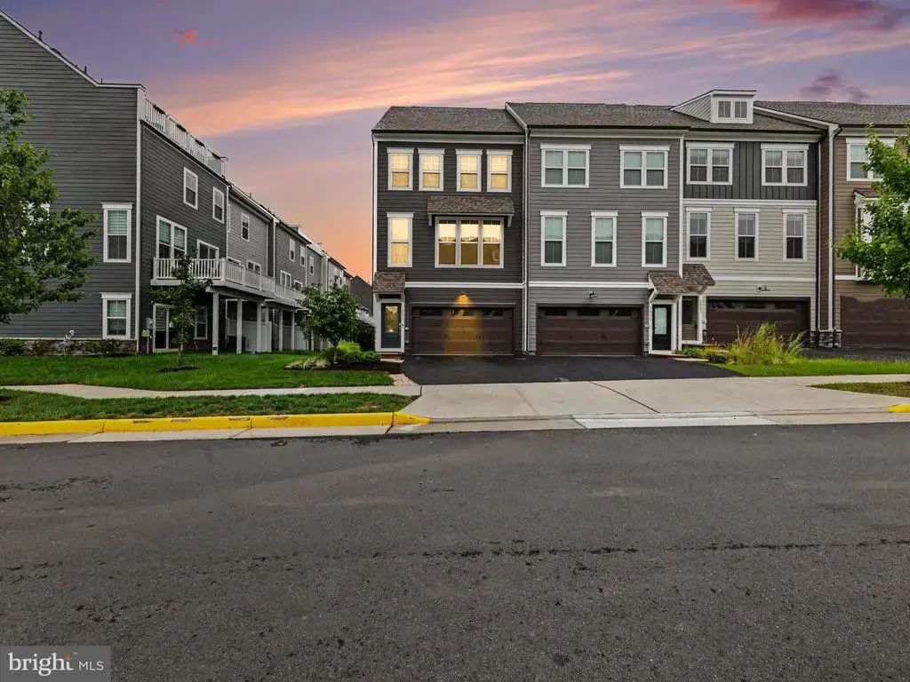 1693 Beech Leaf St, DUMFRIES