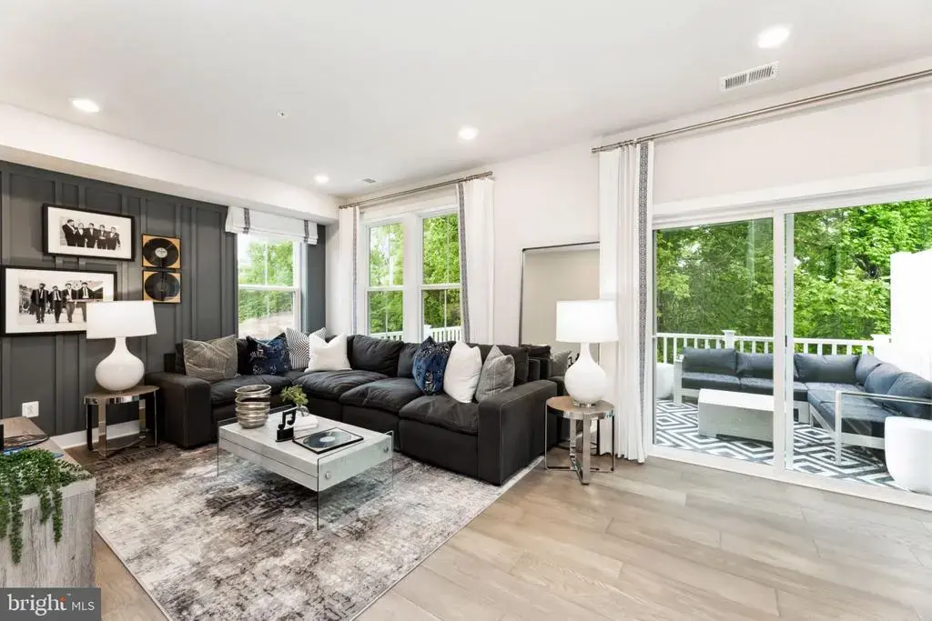 9738 Gaelic Pl, WALDORF