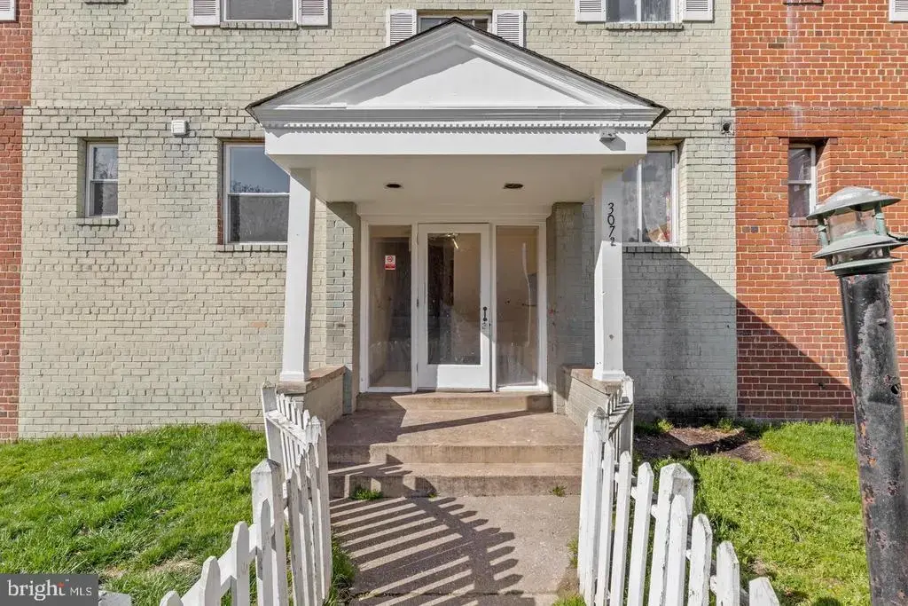 3072 Patrick Henry #202, FALLS CHURCH