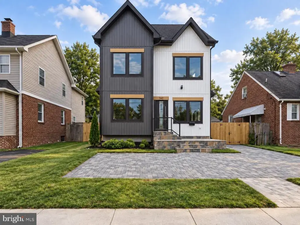 742 George Mason Dr #742, ARLINGTON