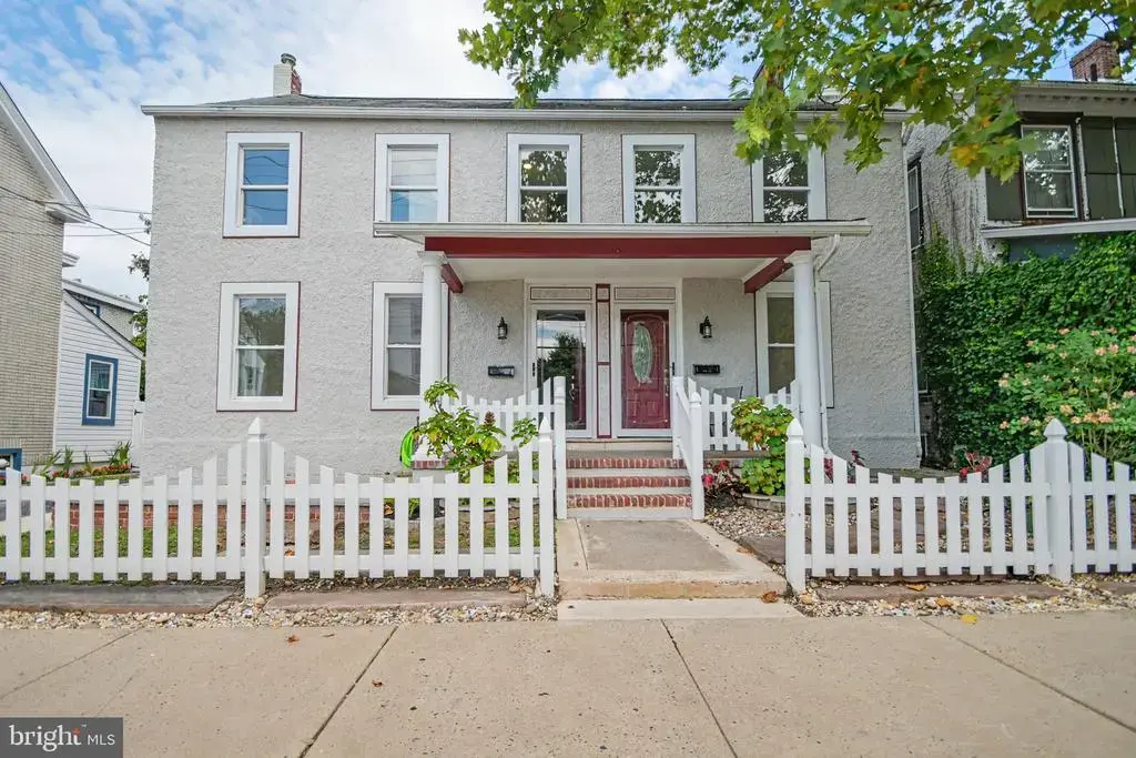 51 S Main St, QUAKERTOWN