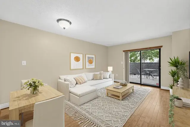 2111 Wisconsin Ave Nw #104, Washington