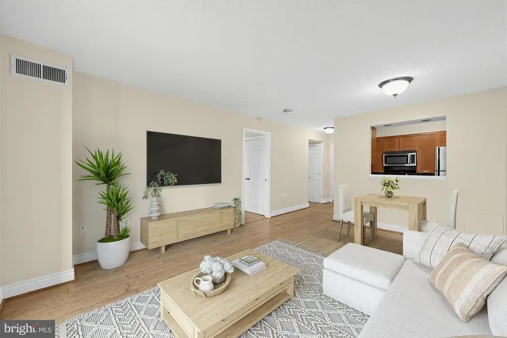 2111 Wisconsin Ave Nw #104, WASHINGTON