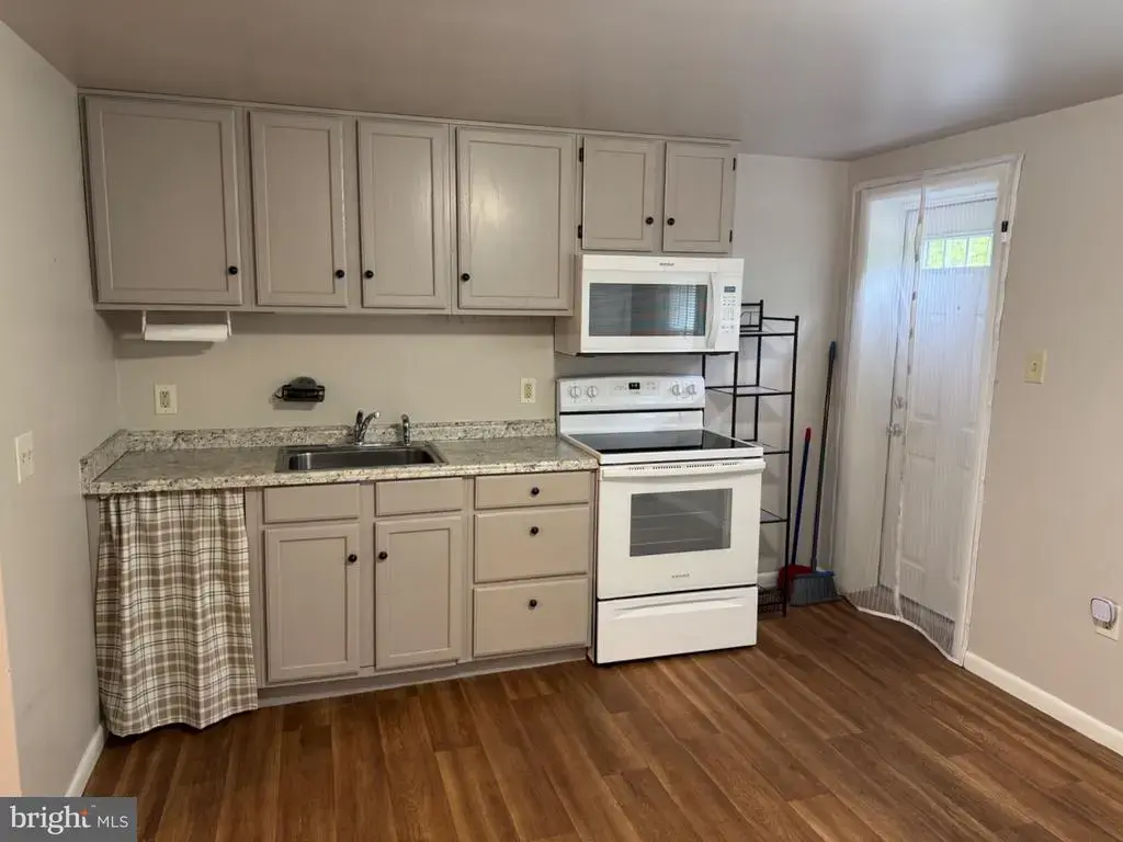175 Strasburg Pike #b, LANCASTER
