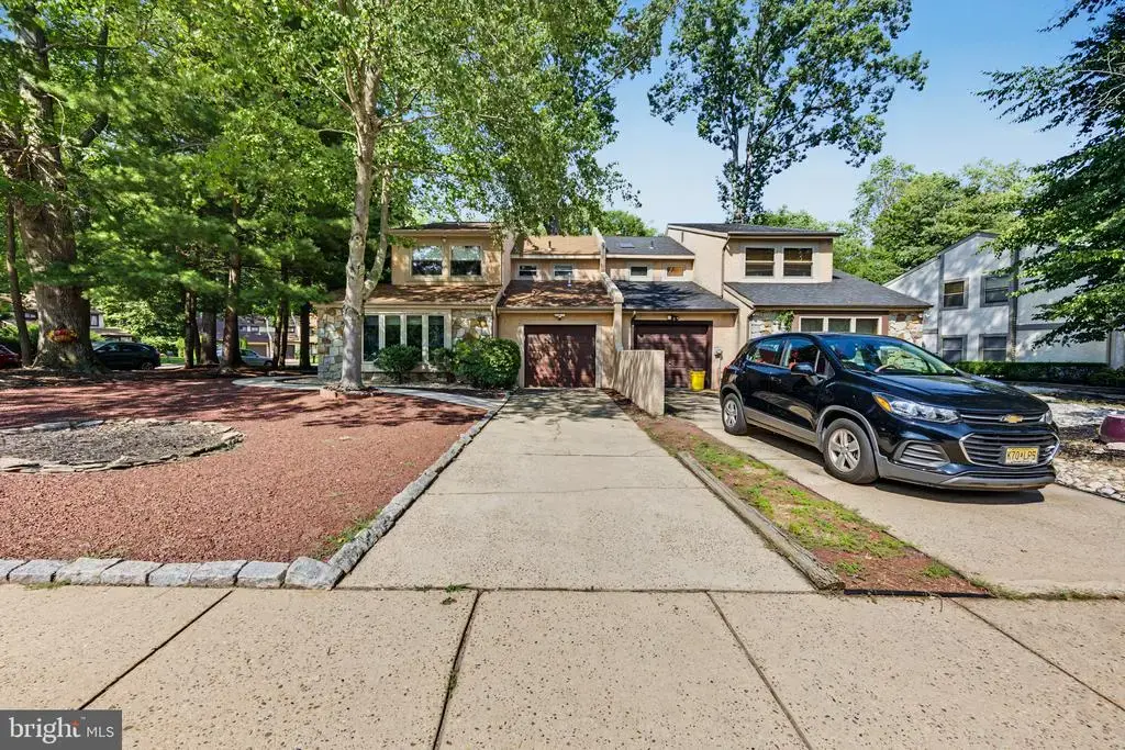 23 Goshawk Ct, VOORHEES