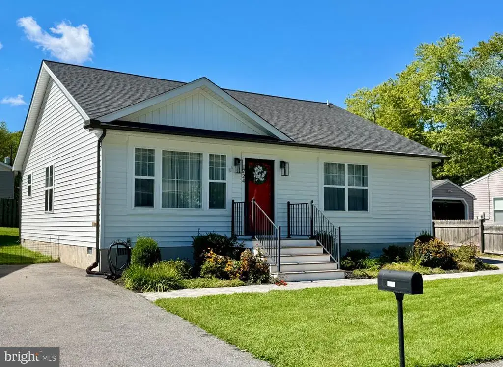 1724 Tacoma Road, EDGEWATER