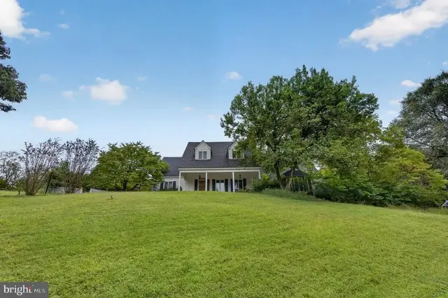 10024 Colvin Run Rd, Great Falls