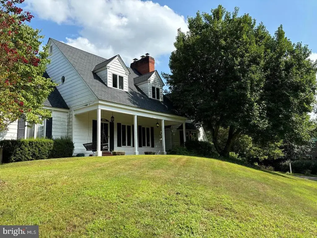 10024 Colvin Run Rd, GREAT FALLS