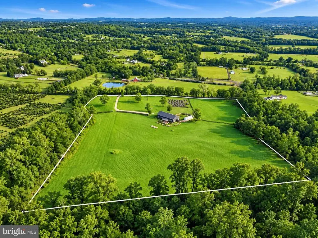 34266 Williams Gap Rd, ROUND HILL