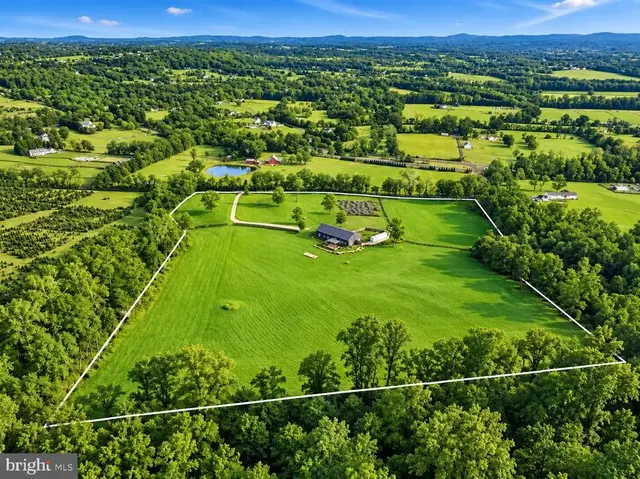 34266 Williams Gap Rd, Round Hill