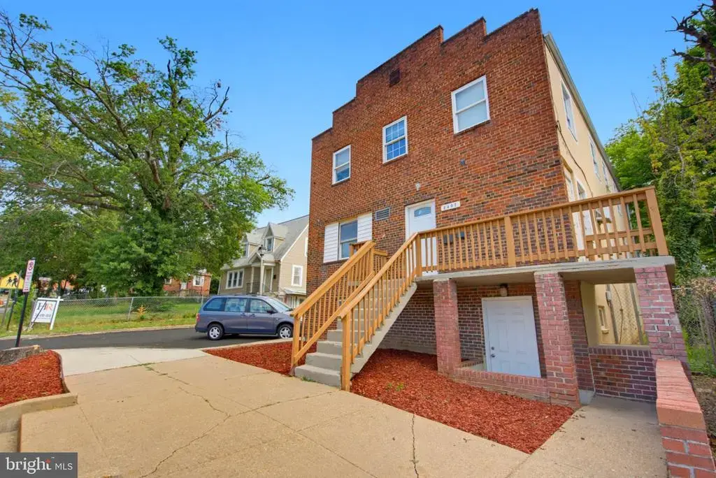 2407 S Shirlington, ARLINGTON