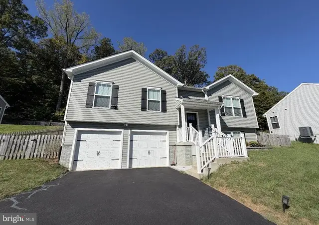 8 Howard Cir, Fredericksburg