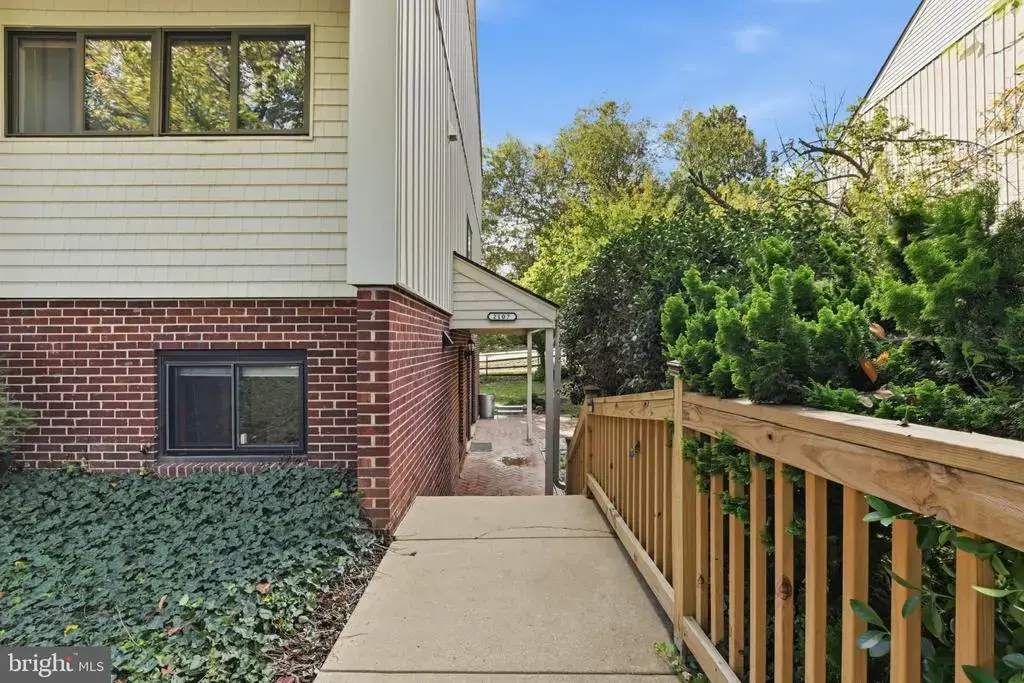 2107 Old Landing Way, WOODBRIDGE