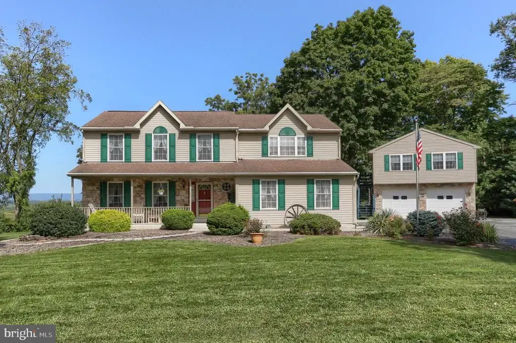 11 Orchard Hill Rd, ROBESONIA