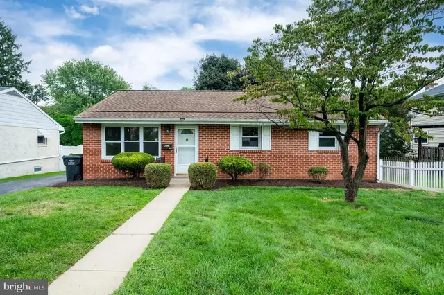 1952 Garfield Ave, West Lawn