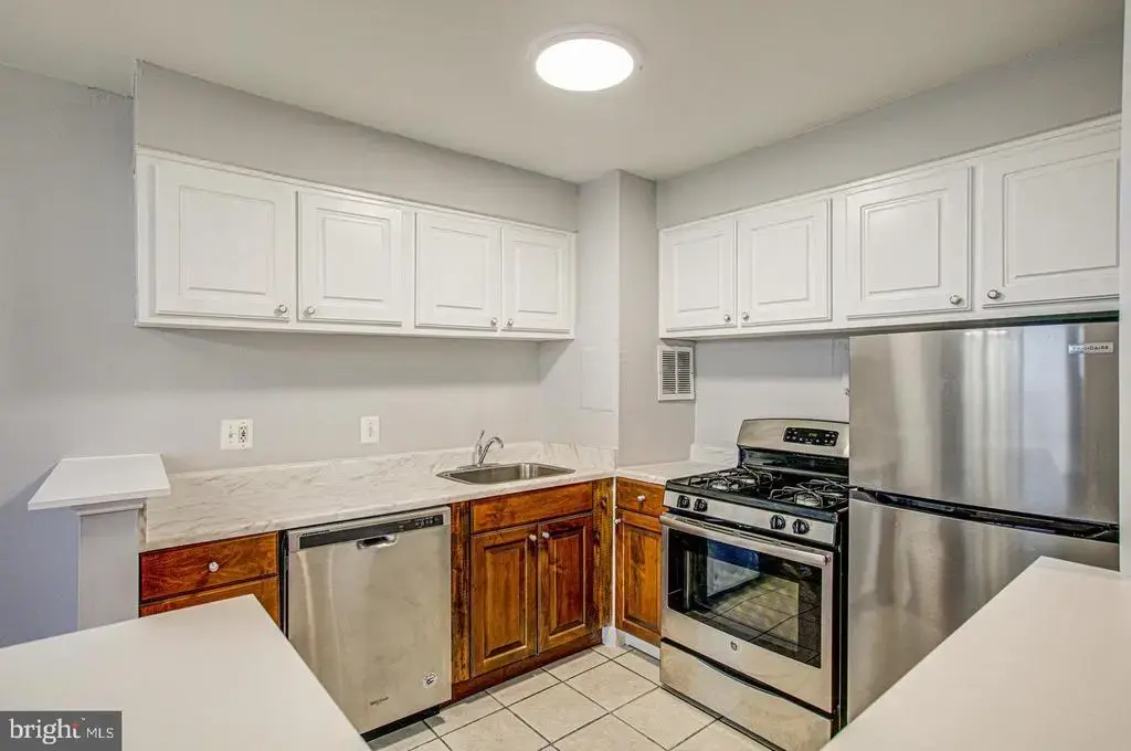 16 S Van Dorn St #604, ALEXANDRIA