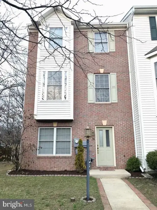 58 Millhaven Ct, Edgewater