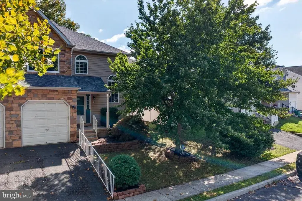 210 Shirley Ln, PENNSBURG