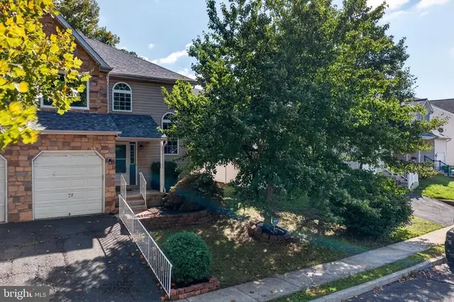 210 Shirley Ln, Pennsburg