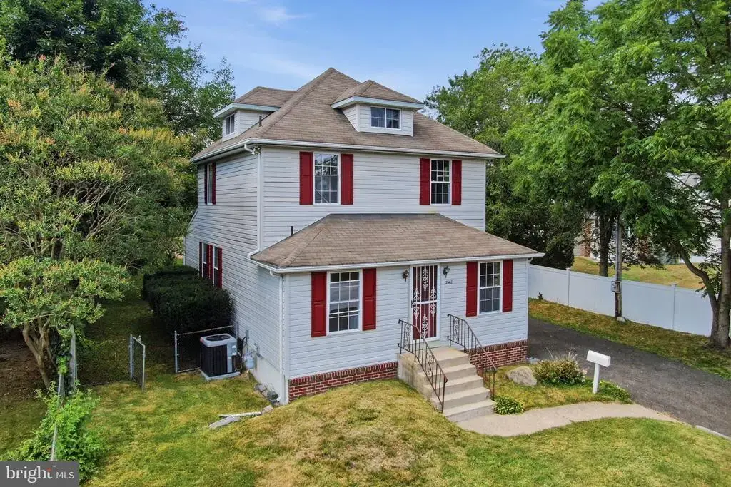 242 Trenton Ave, LAUREL SPRINGS