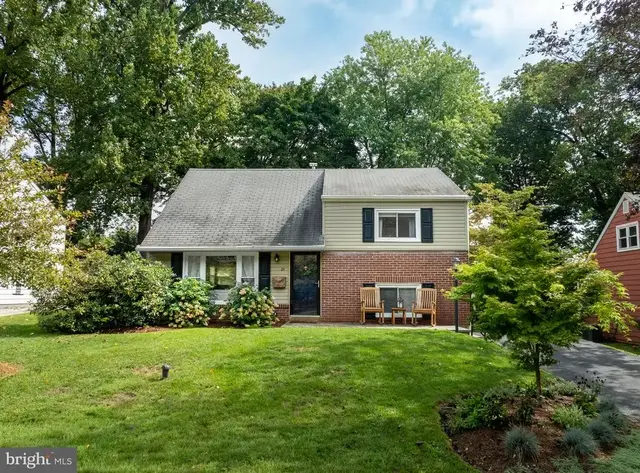 25 Greentree Ln, Malvern