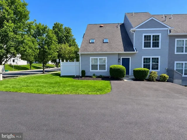50 Courtyard Dr, Carlisle