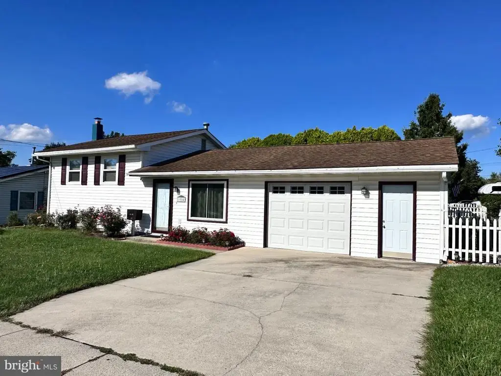 1004 Lakewood Dr, HARRISBURG