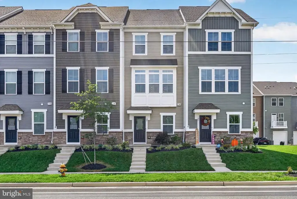25 Sidney Ln, STRATFORD