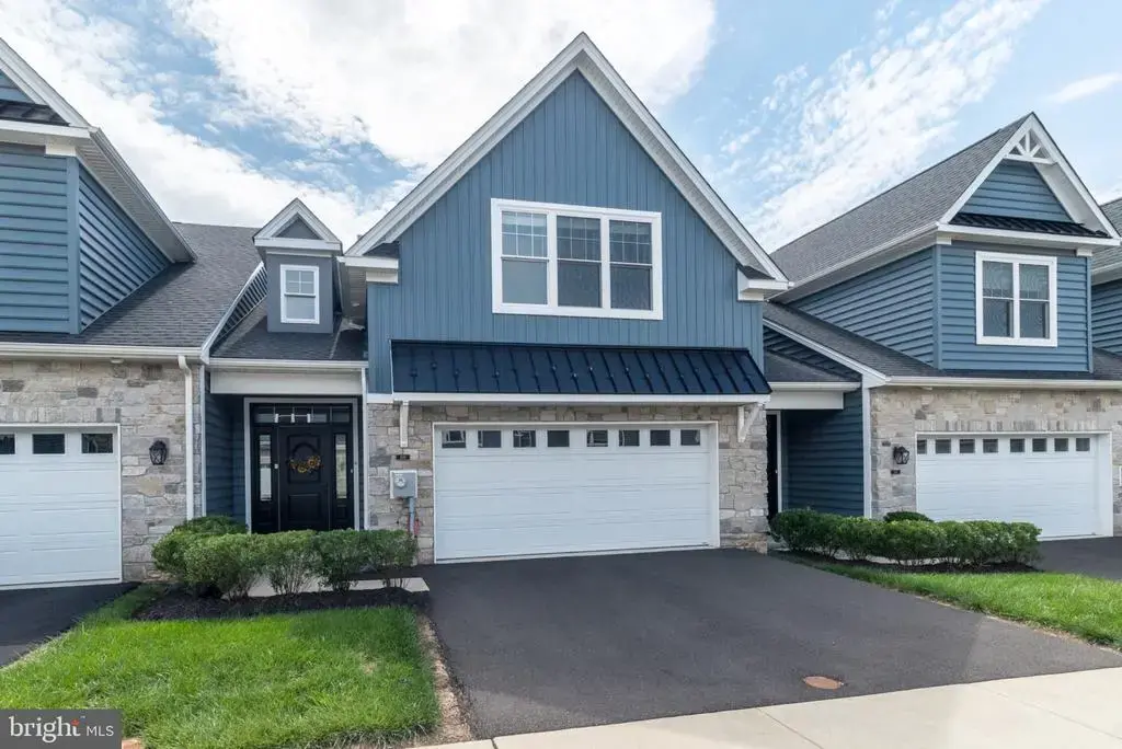 909 Holden, WARMINSTER