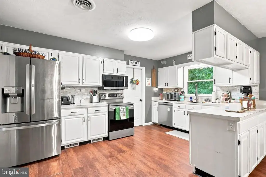 123 Blakes Way, HIGH VIEW