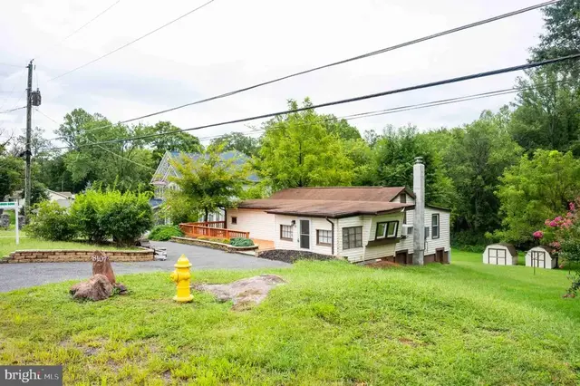 8107 Maplewood Dr, Manassas