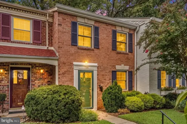 734 Azalea Dr #11-734, Rockville