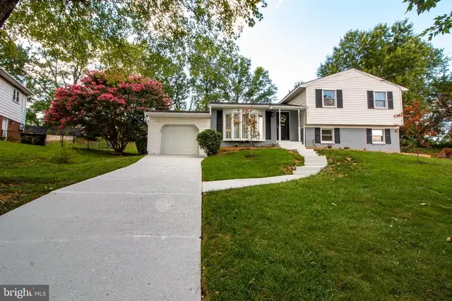 6120 Squire Ln, Alexandria