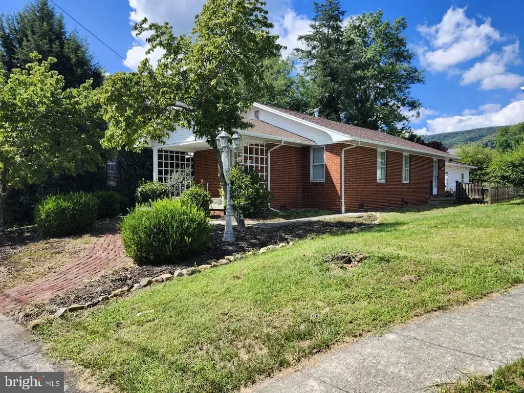 166 S A St, KEYSER