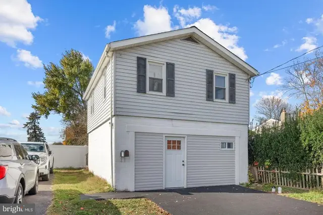 111 Walnut Ave, Croydon