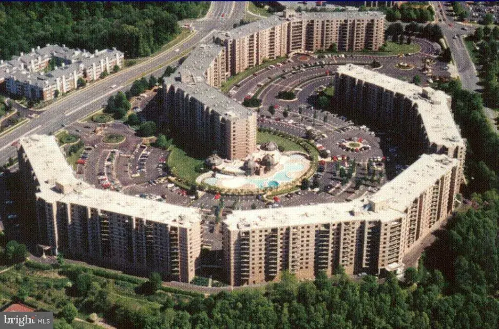8360 Greensboro Dr #322, MCLEAN
