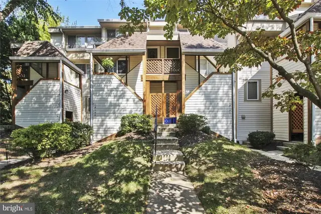 18148 Windsor Hill Dr #202b, Olney
