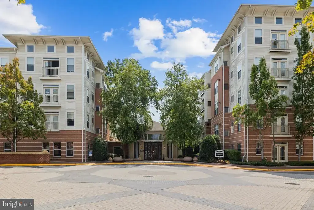9486 Virginia Center Blvd #218, VIENNA