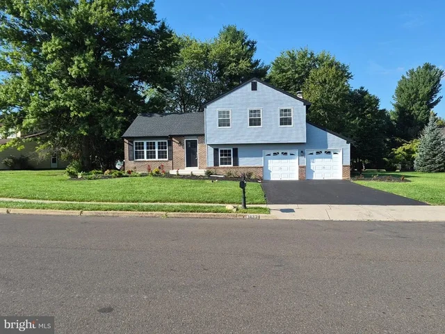 1437 Scarlet Oak Rd, Yardley