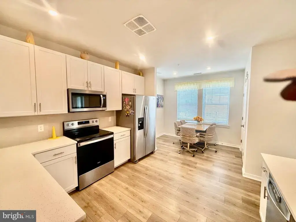 700 Mount Airy Ter Ne #202, LEESBURG