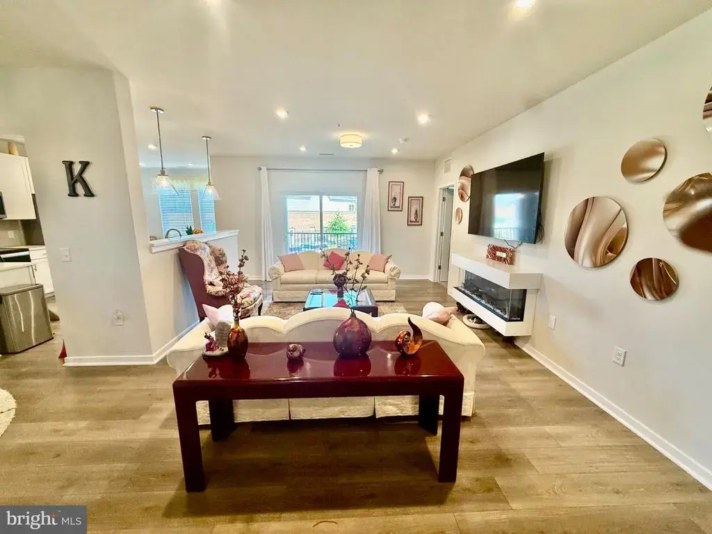 700 Mount Airy Ter Ne #202, LEESBURG