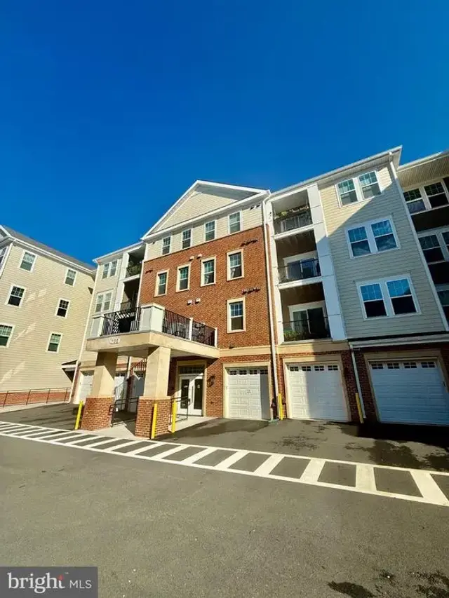 700 Mount Airy Ter Ne #202, Leesburg