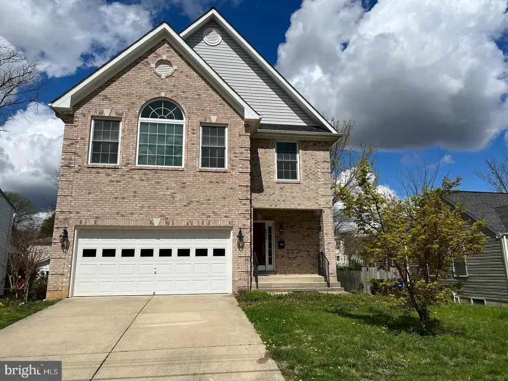 6930 Westlawn Dr, FALLS CHURCH